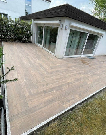 terrasse-holzoptik-keramikplatten